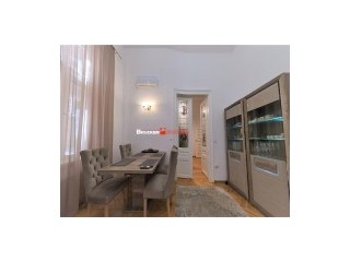 APARTAMENT RAFINAT CHIAR PE MALUL CRISULUI