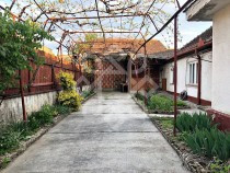 casa-singur-in-curte-rogerius-oradea