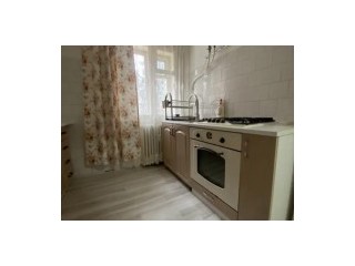 Apartament cu 2 camere semidecomandate Zona Areni