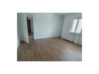 Apartament cu 3 camere semidecomandate Zona Areni