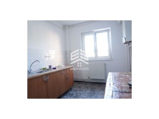 Apartament Spațios cu 3 Camere pe Strada Carpaților, Zo...