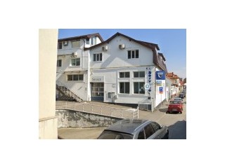 Inchiriez service auto echipat Brasov Centru 3500 euro/luna