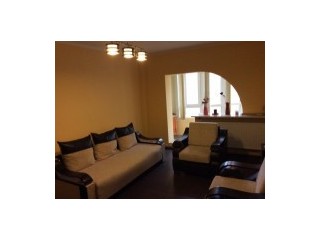 COLOSSEUM: Apartament cu 3 camere, decomandat - zona C.Civic