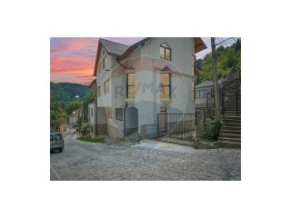 TRAIAN DEMETRESCU 15 | Două case de vânzare cu panorama...
