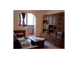 Apartament 3 camere semidecomandat - zona Noua