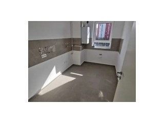 Apartament 2 camere, etaj 1/5 - zona Avantgarden.