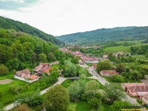 film-teren-intravilan-in-impresionat-cadru-naturalcentral-big-0